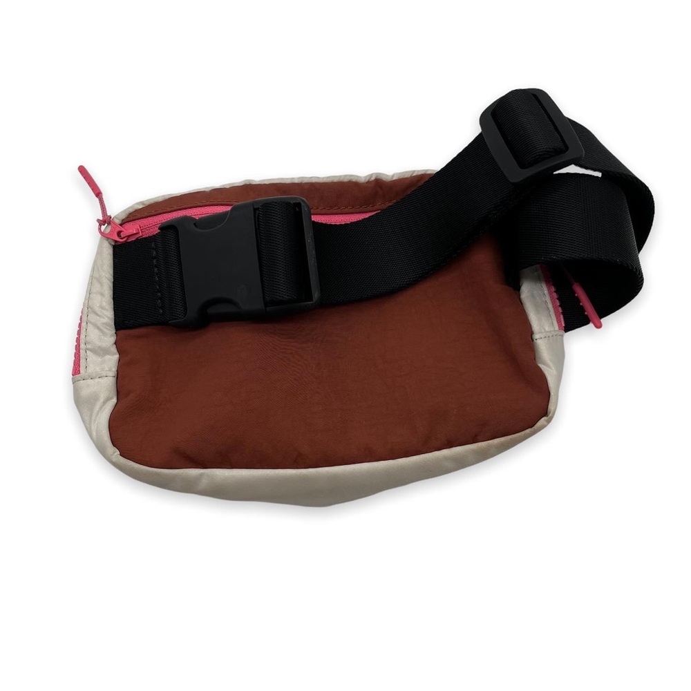 Lululemon Everywhere Belt Bag *1L - Picture 3 of 9